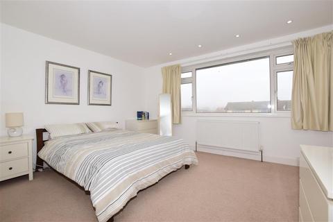 4 Oswald Close, Fetcham, Leatherhead, KT22 9UG