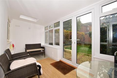 4 Oswald Close, Fetcham, Leatherhead, KT22 9UG