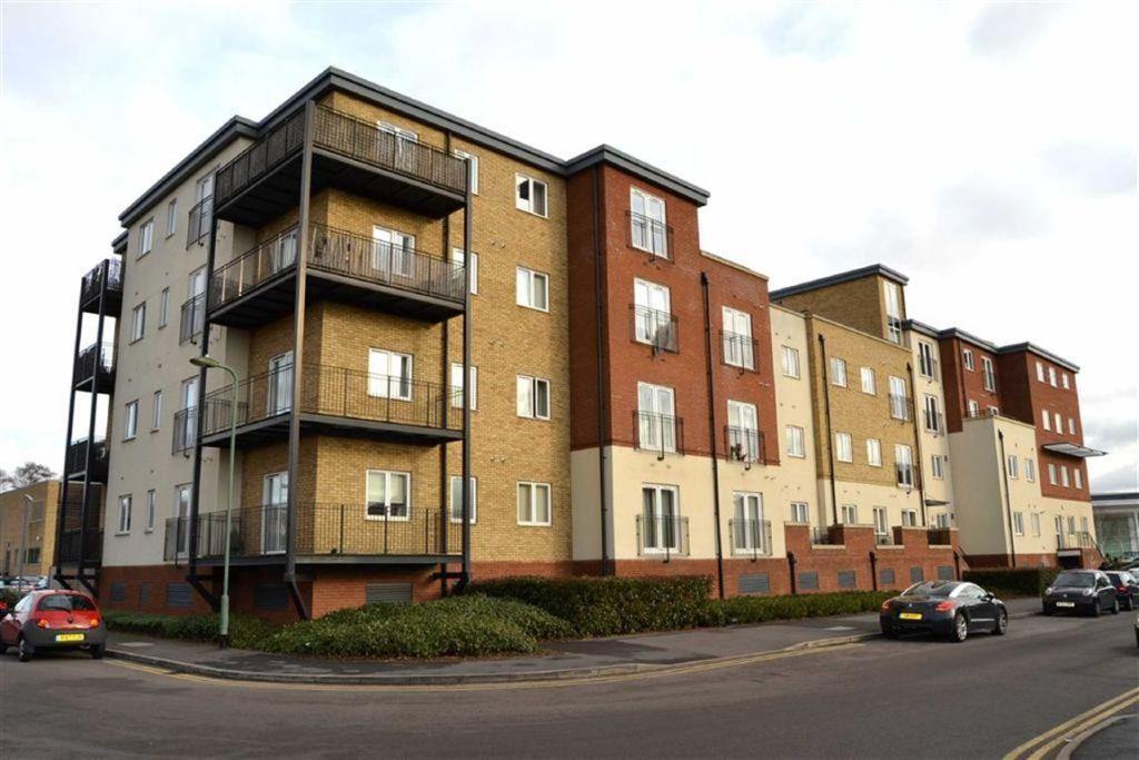 Langstone Way, Mill Hill East, NW7 1 bed apartment £1,256 pcm (£290 pw)