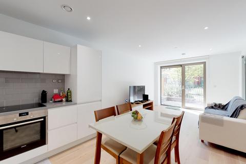 2 bedroom flat to rent, Pendant Court, Royal Crest Avenue