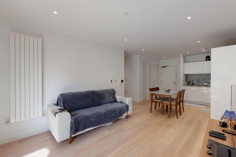 2 bedroom flat to rent, Pendant Court, Royal Crest Avenue