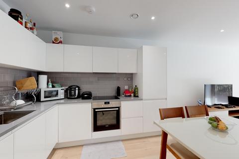 2 bedroom flat to rent, Pendant Court, Royal Crest Avenue