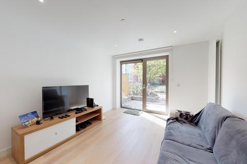 2 bedroom flat to rent, Pendant Court, Royal Crest Avenue