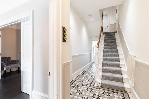 31 Priory Road, Richmond, TW9 3DQ