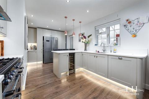 14 Bevan Way, Hornchurch, RM12 6EJ
