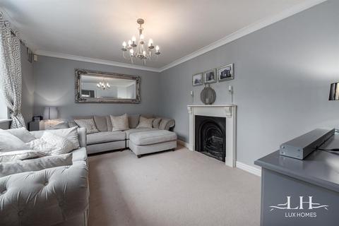 14 Bevan Way, Hornchurch, RM12 6EJ