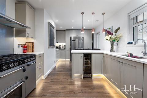 14 Bevan Way, Hornchurch, RM12 6EJ