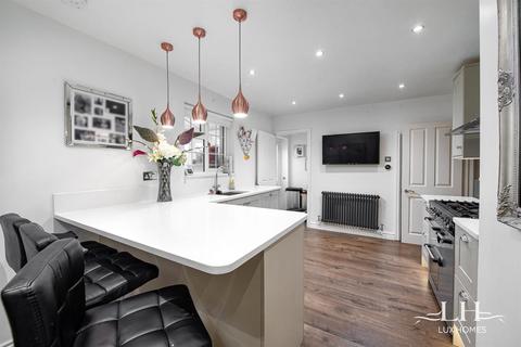 14 Bevan Way, Hornchurch, RM12 6EJ