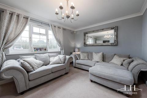 14 Bevan Way, Hornchurch, RM12 6EJ