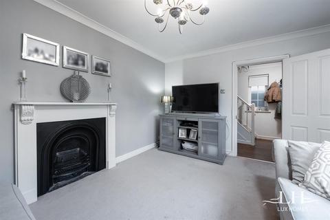 14 Bevan Way, Hornchurch, RM12 6EJ