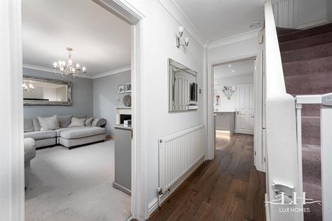 14 Bevan Way, Hornchurch, RM12 6EJ