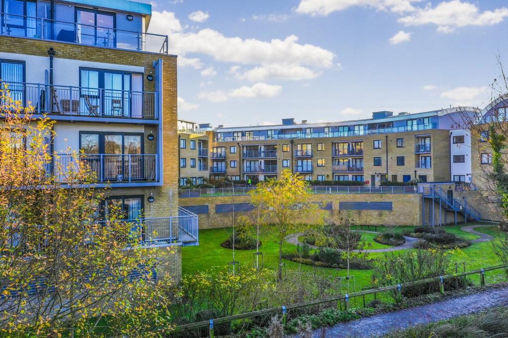 Smeaton Court, Hertford, SG13 2 bed apartment £1,300 pcm (£300 pw)