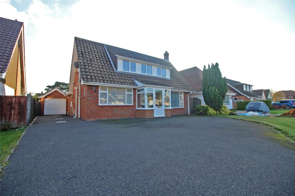 Waterford Gardens, Highcliffe, Christchurch, BH23 3 bed detached house