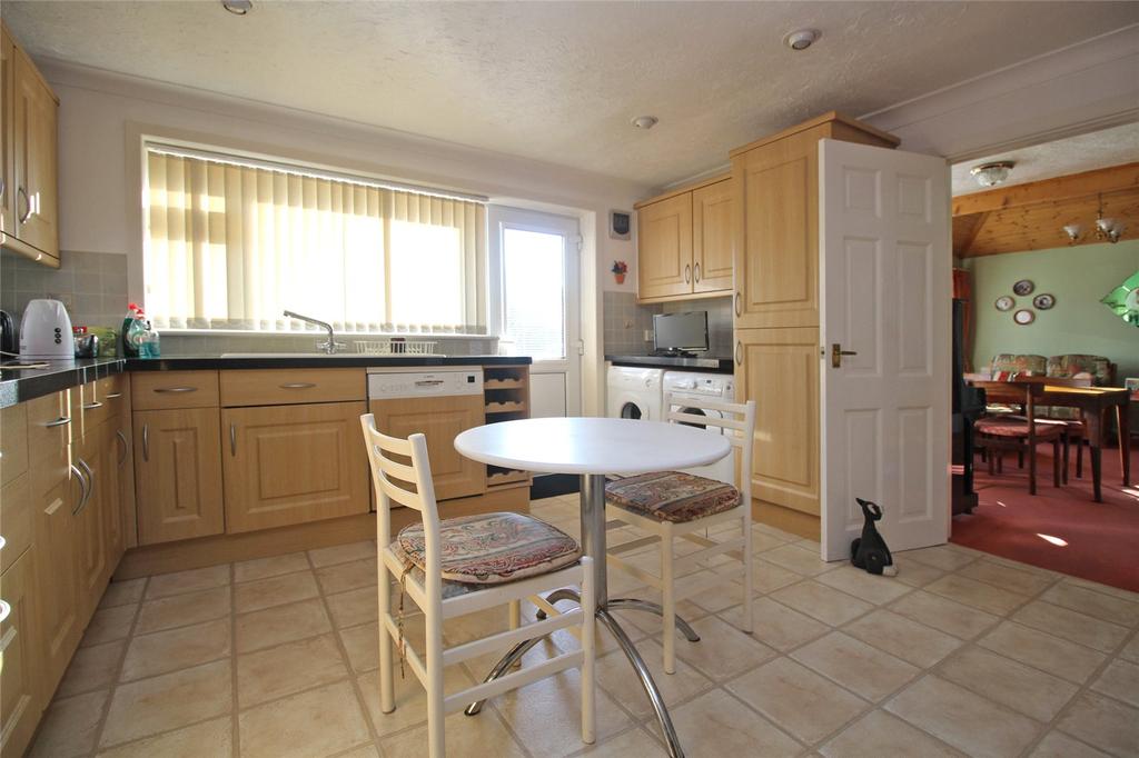 Waterford Gardens, Highcliffe, Christchurch, BH23 3 bed detached house
