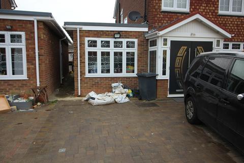 1 bedroom semi-detached house to rent, Hayes