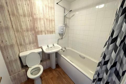 2 bedroom flat to rent, Hareden Road Preston PR2 6LG