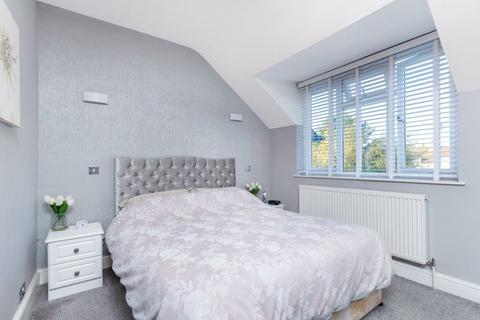 14 Barnehurst Close, Erith, DA8 3NL