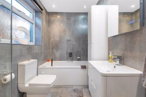 14 Barnehurst Close, Erith, DA8 3NL