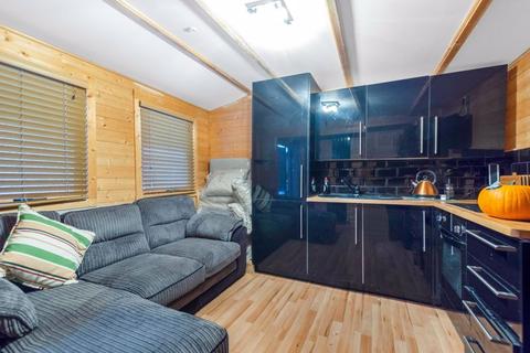 14 Barnehurst Close, Erith, DA8 3NL