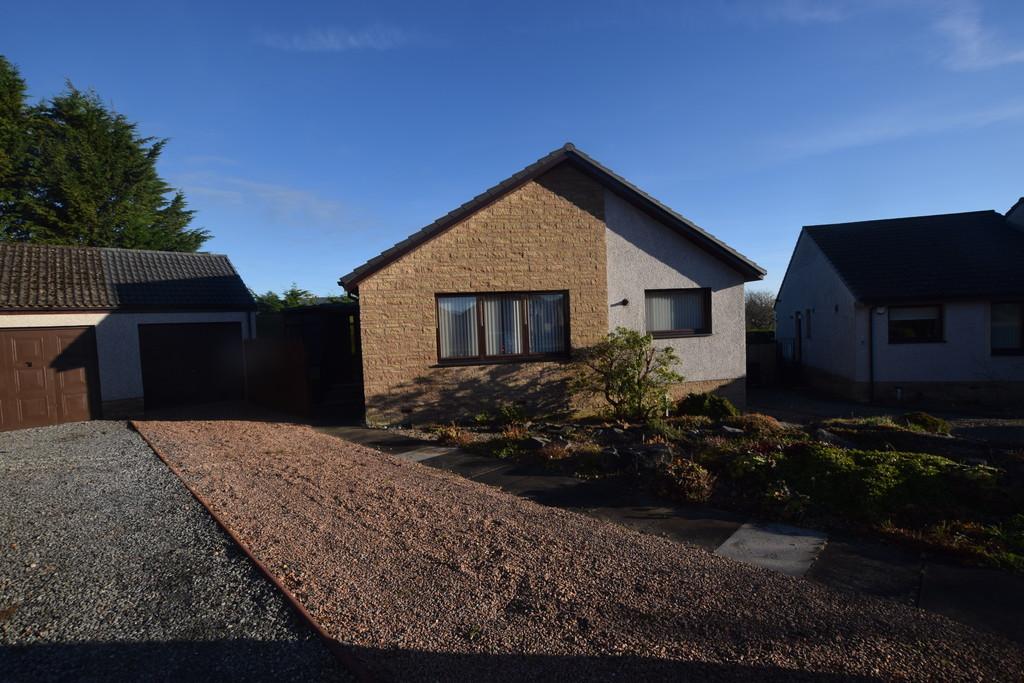 Knockard Place, Pitlochry 3 bed detached bungalow £205,000