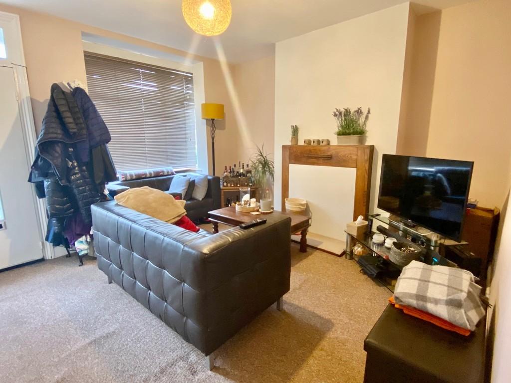 Oaston Road, Nuneaton 3 bed terraced house £625 pcm (£144 pw)