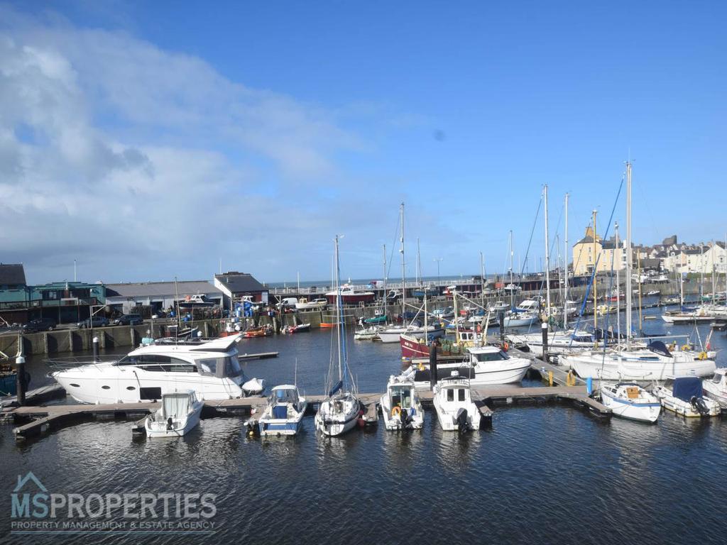 28, Y Lanfa, Trefechan, Aberystwyth 3 bed house £1,236 pcm (£285 pw)