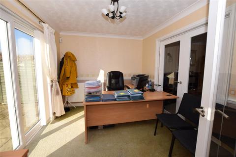 7 Bronzegarth, Grimsby, DN32 8QU