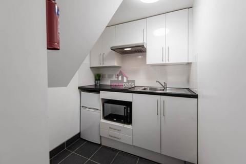 1 bedroom in a flat share to rent, Gildabrook Road, Salford,