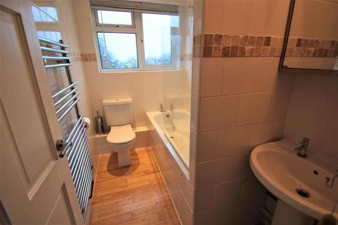 2 bedroom flat to rent, Mead Way, Halstead, Sevenoaks, Kent, TN14 7EY