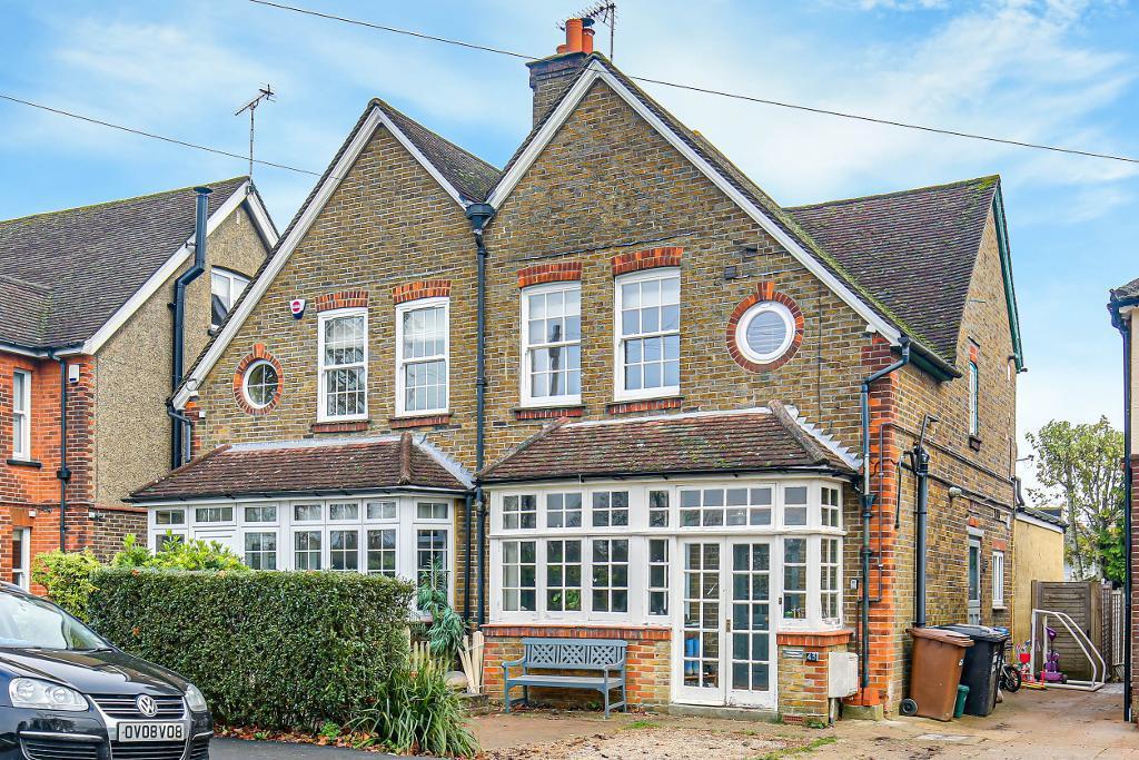 Leas Road, Warlingham, CR6 9LP 3 bed semidetached house £625,000