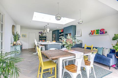 43 Leas Road, Warlingham, CR6 9LP
