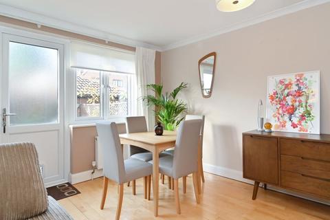 17 Rotterdam Drive, London, E14 3JA