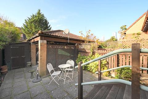 17 Rotterdam Drive, London, E14 3JA
