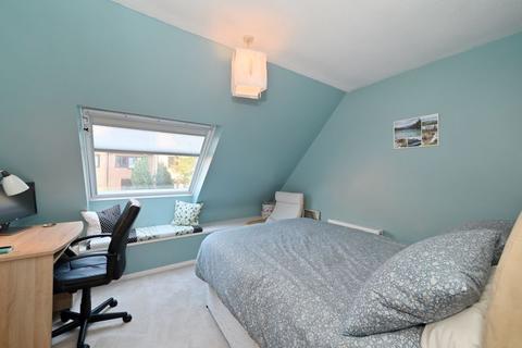 17 Rotterdam Drive, London, E14 3JA