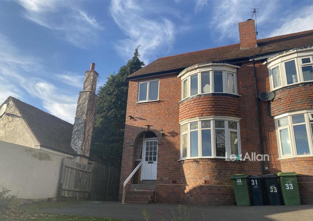 Brook Holloway, Stourbridge 3 bed semidetached house £220,000