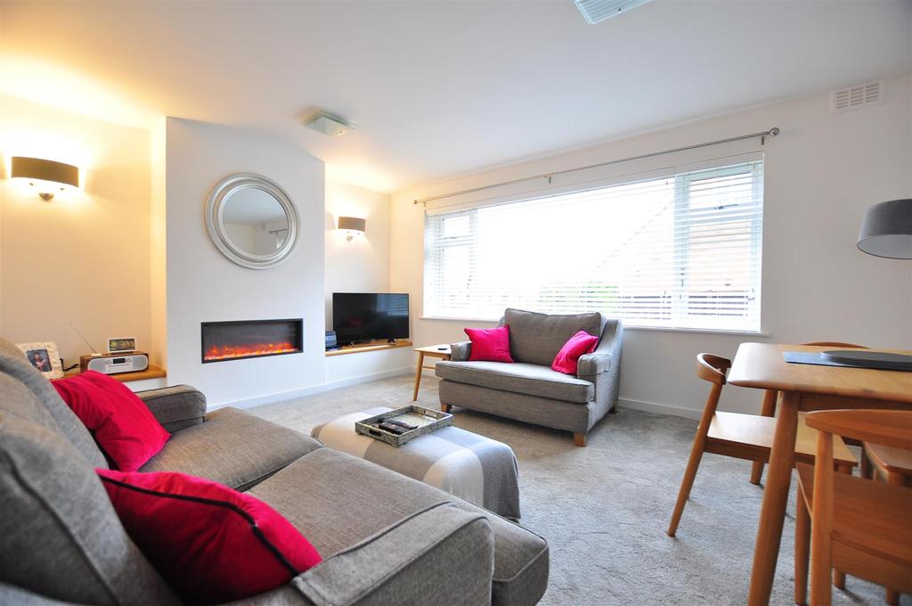 Milverton Close, Halesowen 2 bed flat £140,000