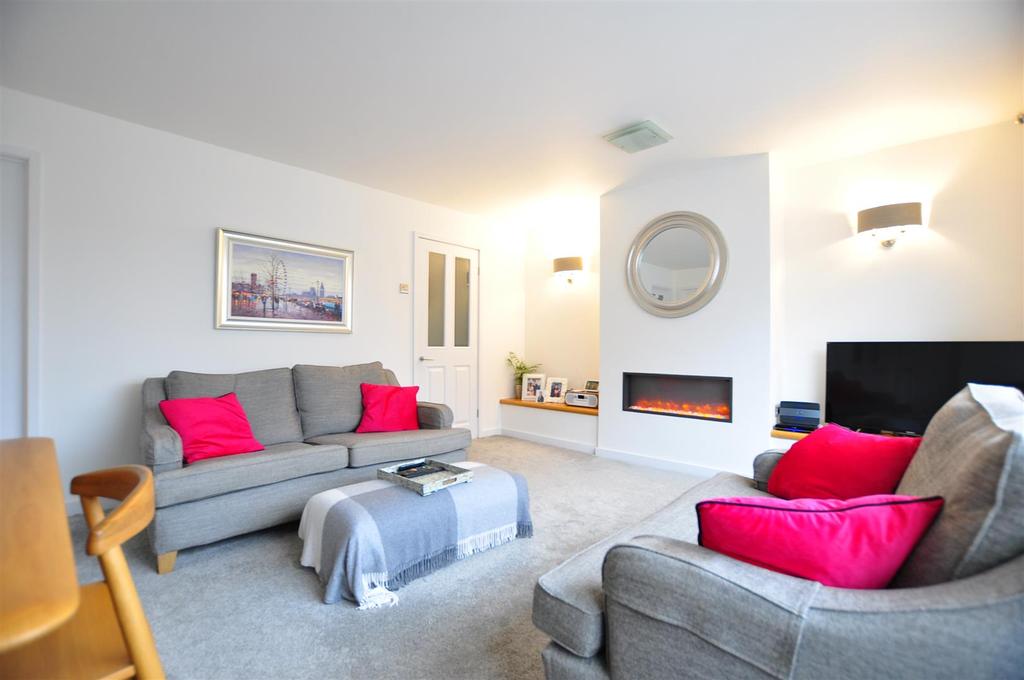 Milverton Close, Halesowen 2 bed flat £140,000