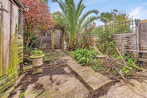 316 Derinton Road, London, SW17 8HU