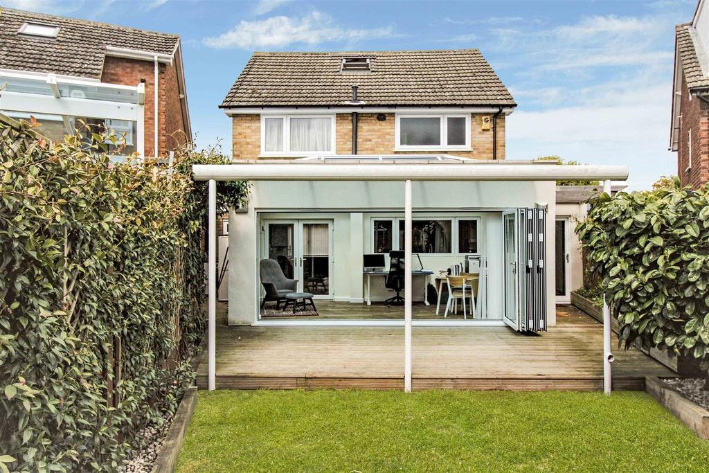 Pauline Gardens, Billericay 4 bed detached house £500,000