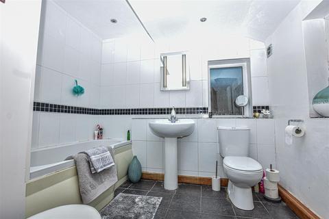 2 Suffolk Road, Gravesend, DA12 2SN
