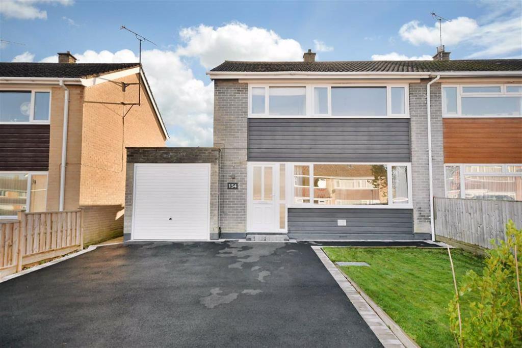 Hardens Mead, Chippenham, Wiltshire 3 bed house £325,000