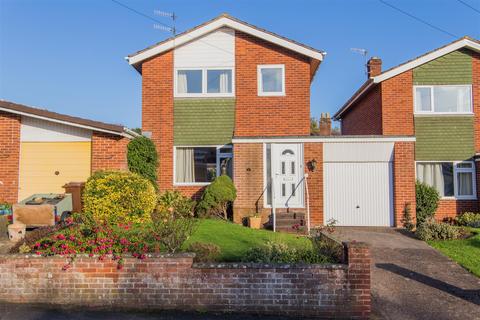 7 Dokkum Road, Crediton, EX17 3DJ