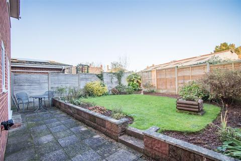 7 Dokkum Road, Crediton, EX17 3DJ