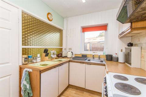 7 Dokkum Road, Crediton, EX17 3DJ