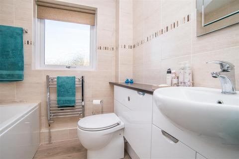 7 Dokkum Road, Crediton, EX17 3DJ