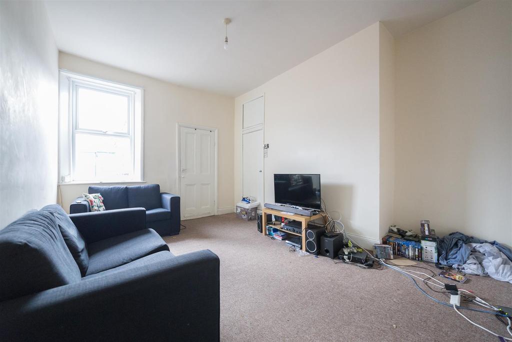 £50pppw Warwick Street, Heaton, Newcastle Upon Tyne 3 bed flat £650