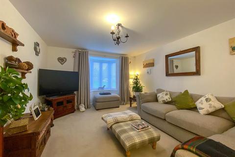 10 Brunel Road, Cam, Dursley, GL11 5DE