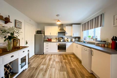 10 Brunel Road, Cam, Dursley, GL11 5DE