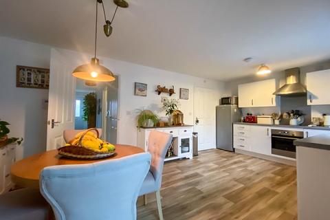 10 Brunel Road, Cam, Dursley, GL11 5DE