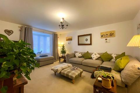 10 Brunel Road, Cam, Dursley, GL11 5DE